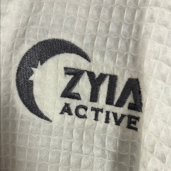 ZYIA White Waffle Knit Activewear - Picture 3 of 7